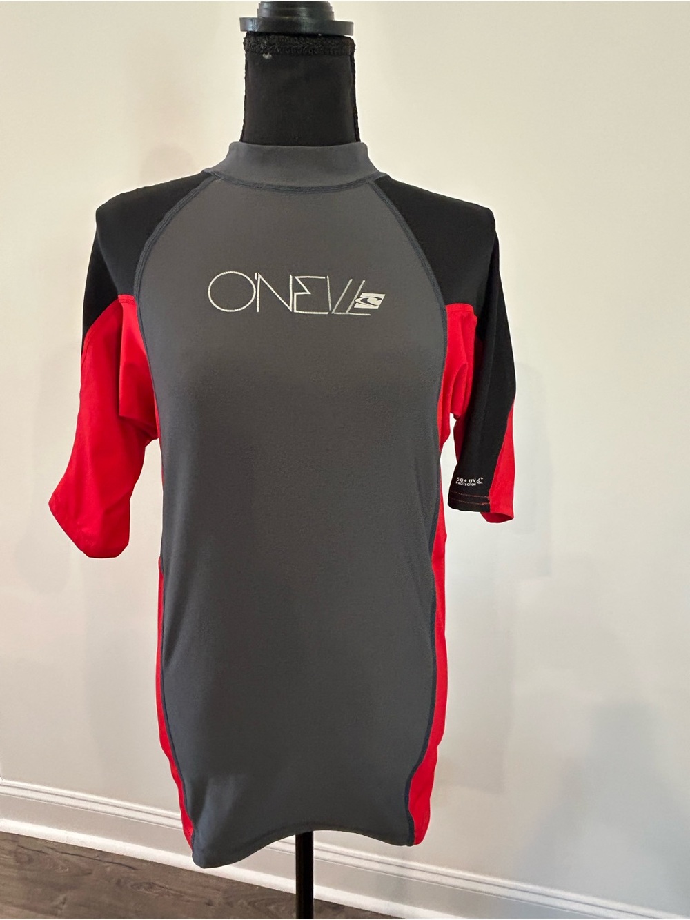 O’Neill Men’s LARGE UPF 50+ Rash Guard Sun Shirt Gray Red Black